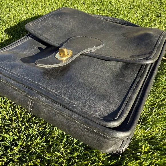 VTG Coach Station Bag 5130 Black Leather Brass Crossbody Satchel 90s USA - Picture 2 of 14